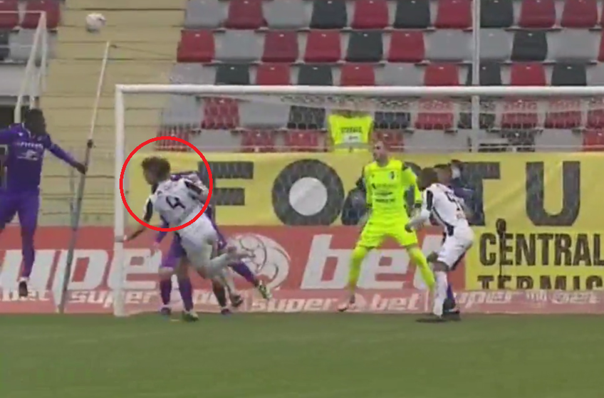 În minutul 47 al meciului dintre Astra și FC Argeș, la scorul de 0-0, giugiuvenii ar fi trebuit să beneficieze de un penalty @Captură TV Telekom Sport