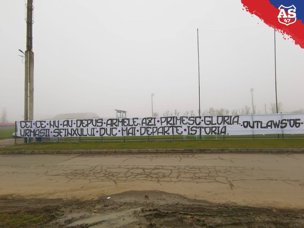 VIDEO+FOTO Suporterii de la CSA Steaua l-au înțepat pe Becali: „Promovare + Inaugurare = Doliu la palat” + Lovitură de imagine dată de „militari”