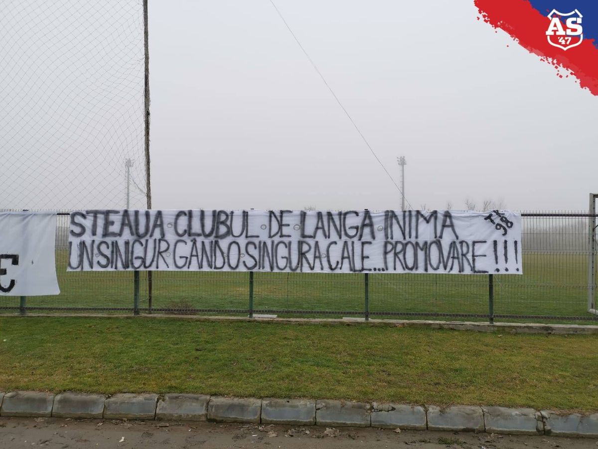 VIDEO+FOTO Suporterii de la CSA Steaua l-au înțepat pe Becali: „Promovare + Inaugurare = Doliu la palat” + Lovitură de imagine dată de „militari”