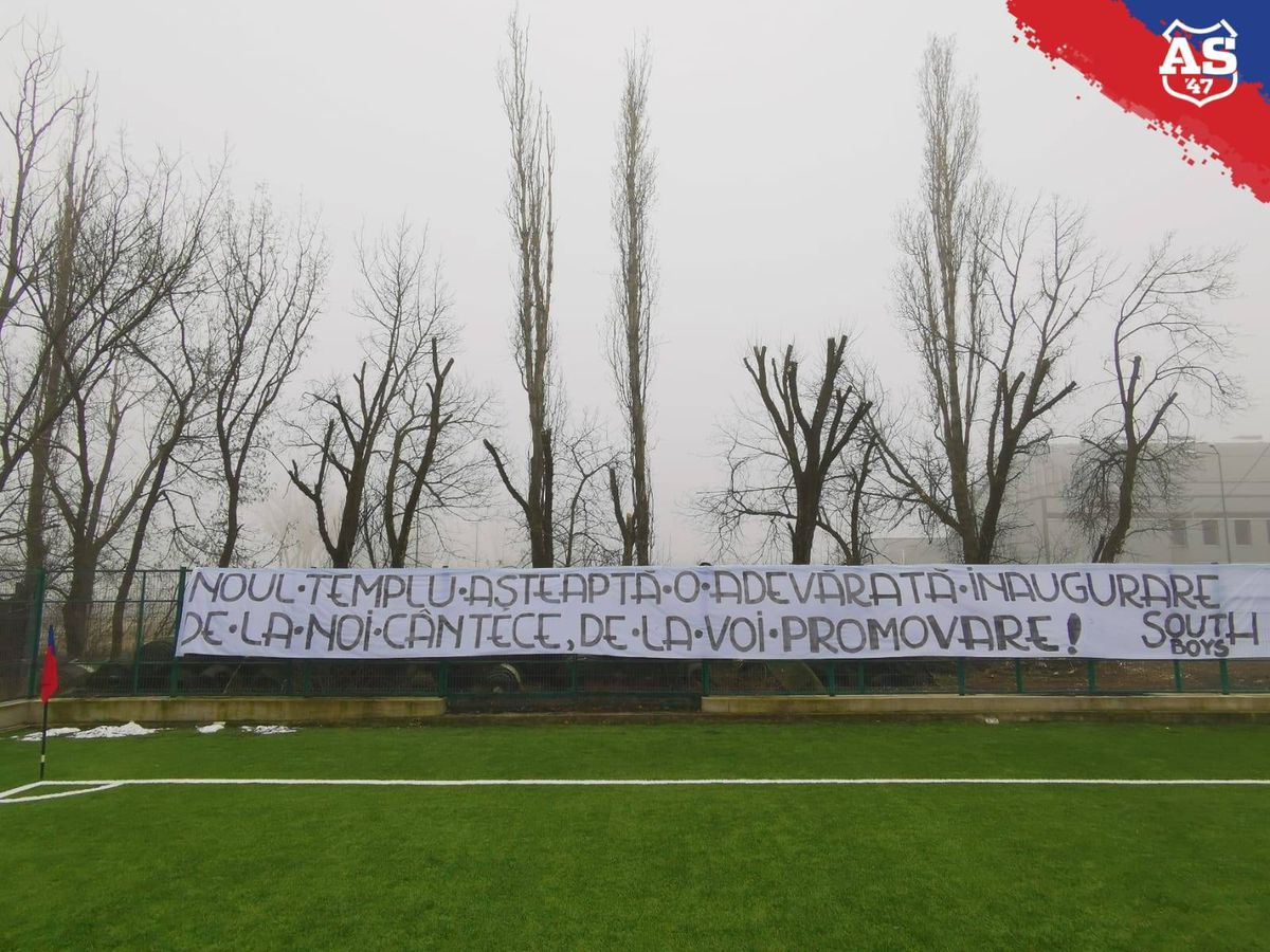 VIDEO+FOTO Suporterii de la CSA Steaua l-au înțepat pe Becali: „Promovare + Inaugurare = Doliu la palat” + Lovitură de imagine dată de „militari”