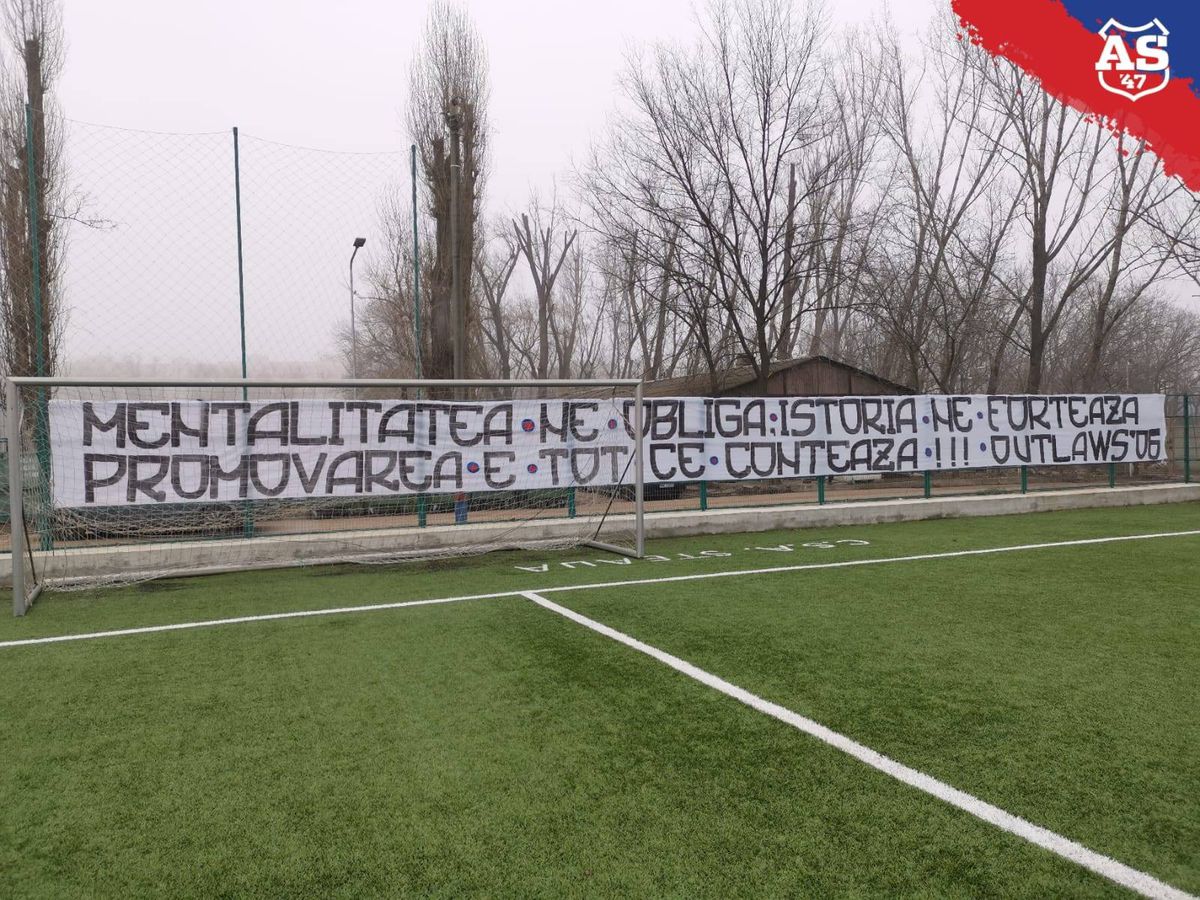 VIDEO+FOTO Suporterii de la CSA Steaua l-au înțepat pe Becali: „Promovare + Inaugurare = Doliu la palat” + Lovitură de imagine dată de „militari”