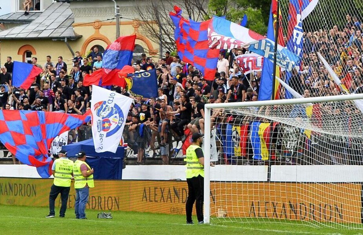 VIDEO+FOTO Suporterii de la CSA Steaua l-au înțepat pe Becali: „Promovare + Inaugurare = Doliu la palat” + Lovitură de imagine dată de „militari”