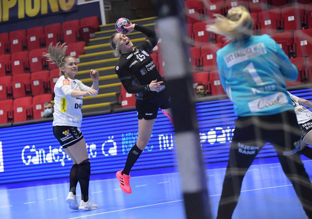 CSM București - Team Esbjerg 28-26 » Victorie vitală pentru CSM București în Liga Campionilor