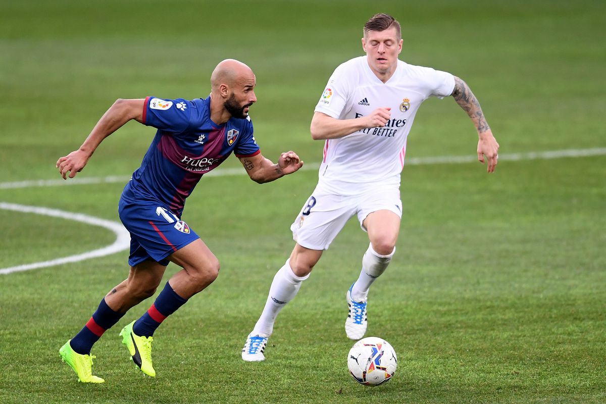 Real Madrid, victorie cu emoții! Huesca, „răpusă” de Raphael Varane