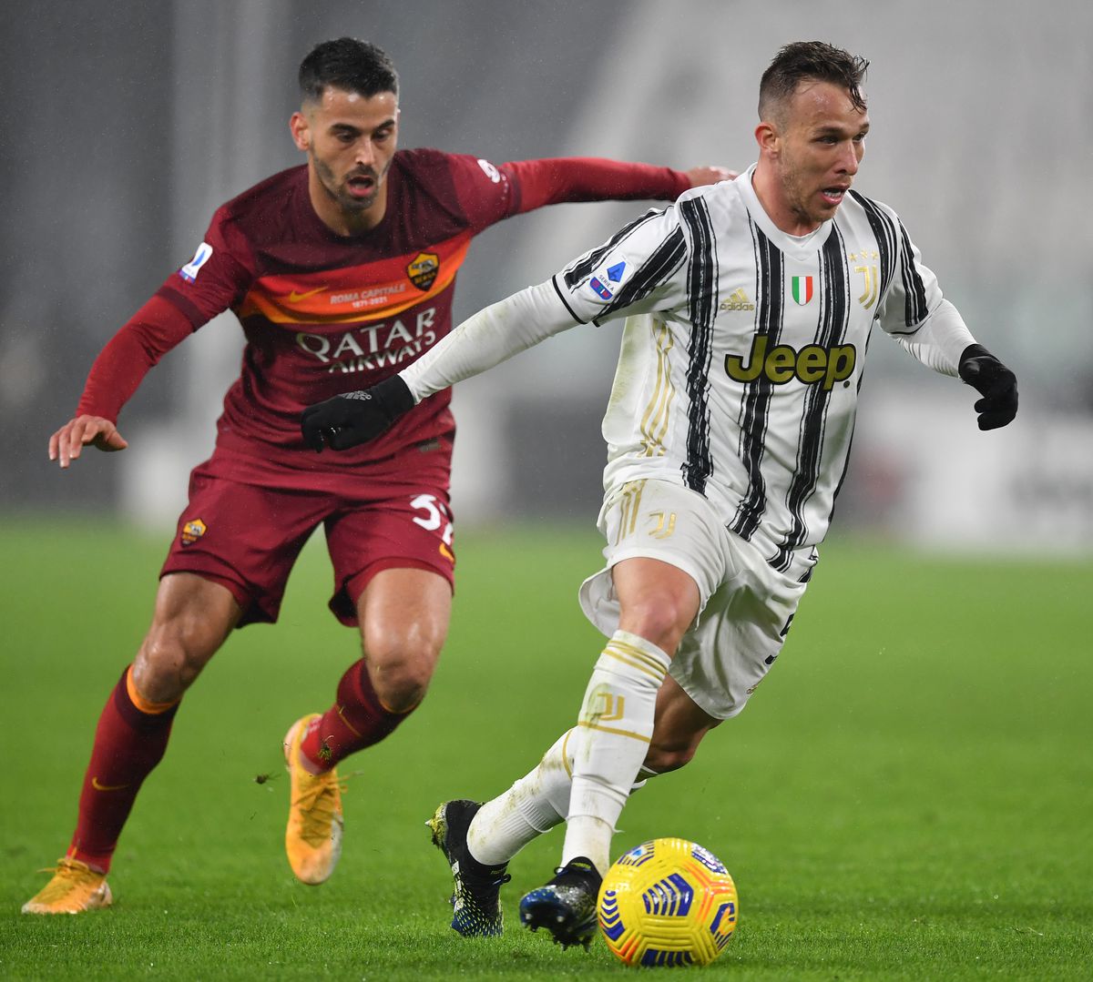 Cristiano Ronaldo, fabulos și la 36 de ani! Comparație inedită + moment amuzant cu starul lui Juventus și arbitrul