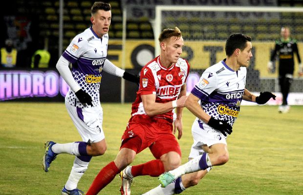 Galeria iese în față și îi cere demisia antrenorului: „Pleacă! Aici nu e club de expirați”