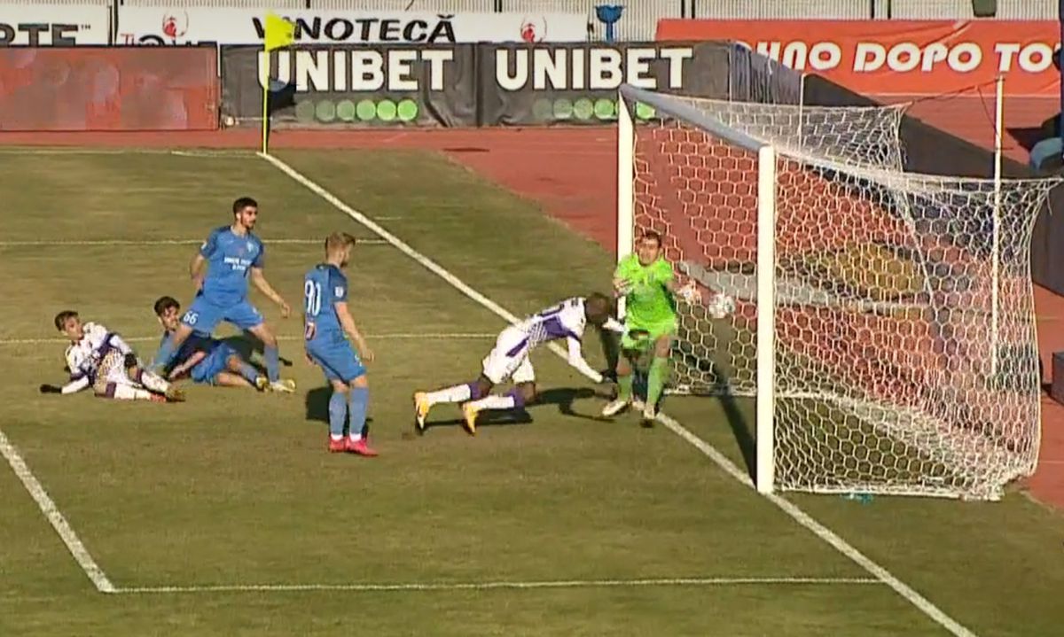 Greșeală gravă de arbitraj în FC Argeș – Clinceni » Fatai, în poziție neregulamentară înainte de marca golul decisiv