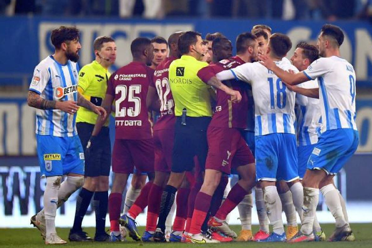 De unde a pornit conflictul din finalul derby-ului Craiova - CFR: „Ne-a înjurat suporterii! Ar fi lipsă de educație să facem la fel”