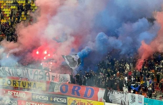 FCSB - FCU Craiova. „Mititei” și la Nord, și la Sud :) » Războaiele purtate prin mesaje de cele două galerii pe Arena Națională