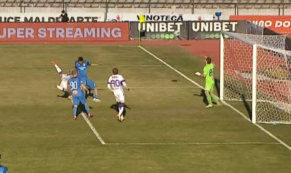 Greșeală gravă de arbitraj în FC Argeș – Clinceni » Fatai, în poziție neregulamentară înainte de marca golul decisiv
