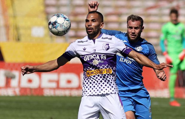 FC Argeș - Clinceni 1-0 » Victorie cu ajutorul „tuşierului”