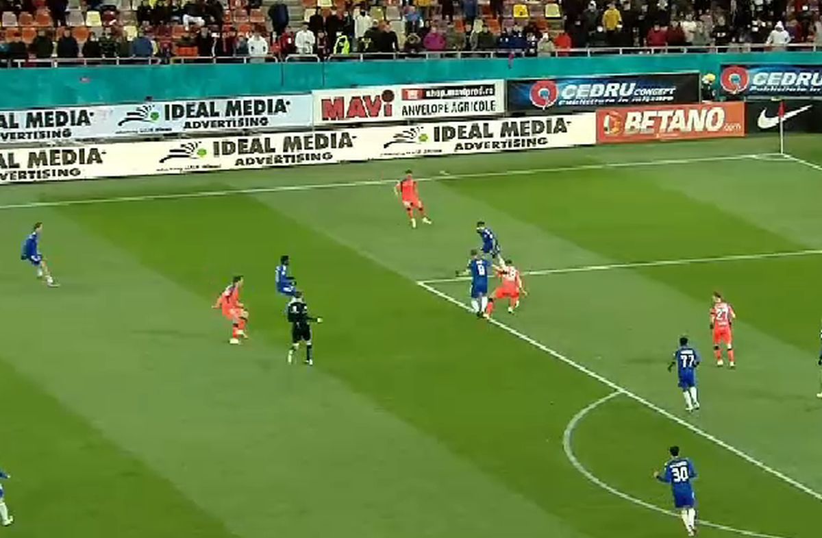 Fază „la milimetru” în FCSB - FCU Craiova » Gigi Becali e convins: „Nu e penalty!”