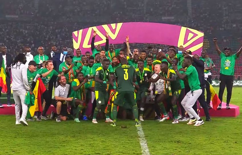 Senegal a cucerit primul trofeu din istorie la Cupa Africii pe Națiuni, după o finală dramatică cu Egipt.