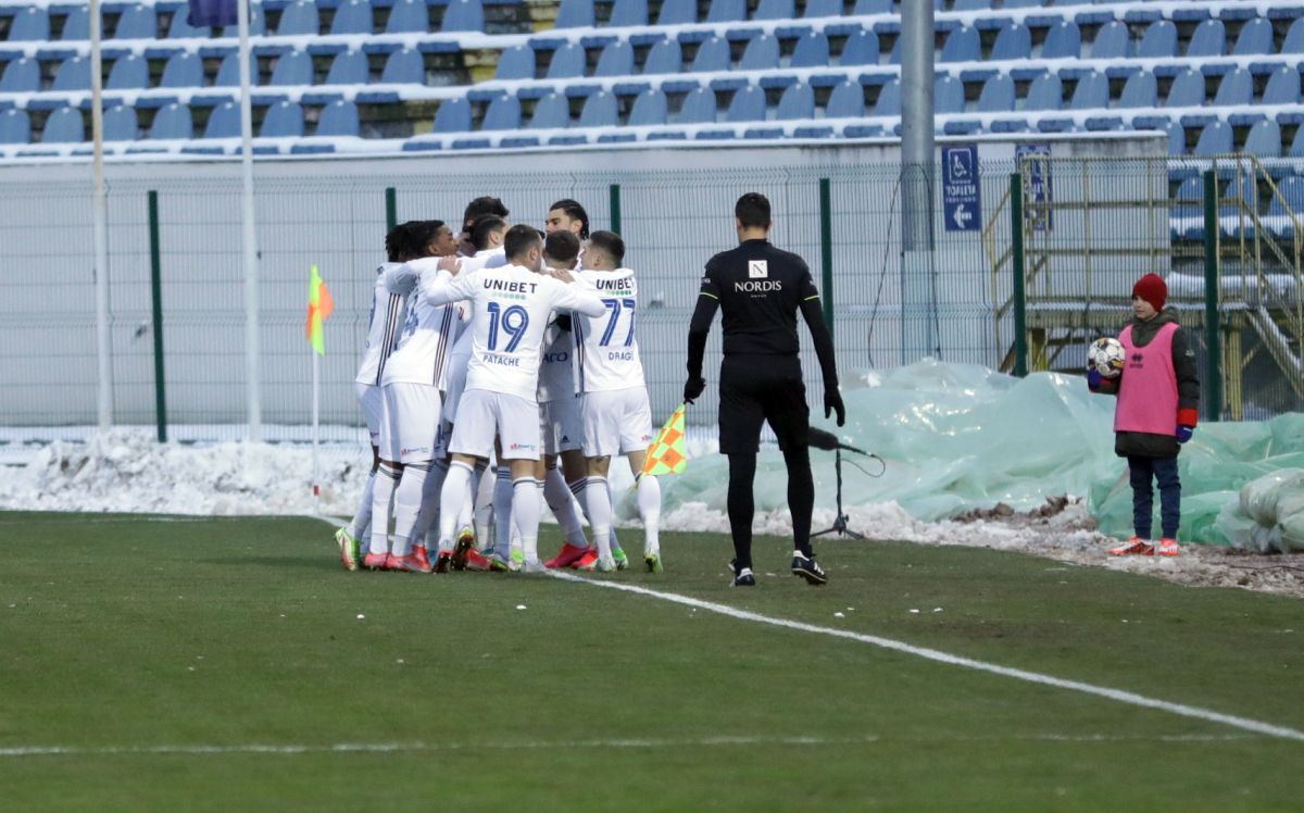 FC Botoșani - Petrolul Ploiești 5-0 » Tiki-taka în Moldova! Trupa lui Stoican îi spulberă pe „găzari” și defilează în 2023: imagini din vestiar, după meci
