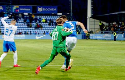 Arlauskis, gest halucinant în Farul - CS Universitatea Craiova: „Cel mai stupid penalty pe care îl putea comite cineva”