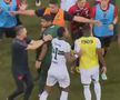 Pumni și picioare în derby! Scene uluitoare: după 14 minute de scandal, arbitrul a fluierat finalul mai devreme