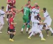 Pumni și picioare în derby! Scene uluitoare: după 14 minute de scandal, arbitrul a fluierat finalul mai devreme