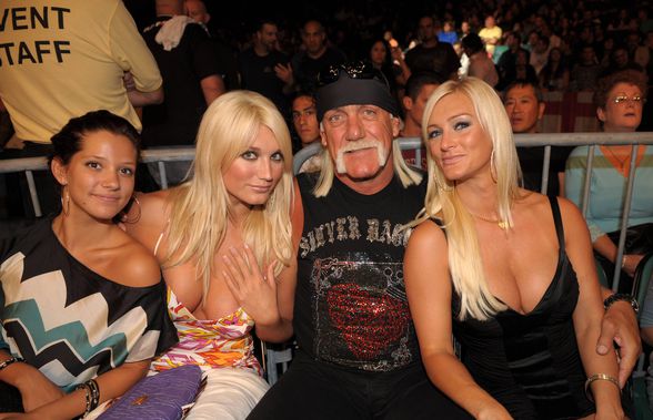 Legendarul wrestler Hulk Hogan, în baston, după ce a un fost coleg a dezvăluit că „nu își mai simte picioarele”