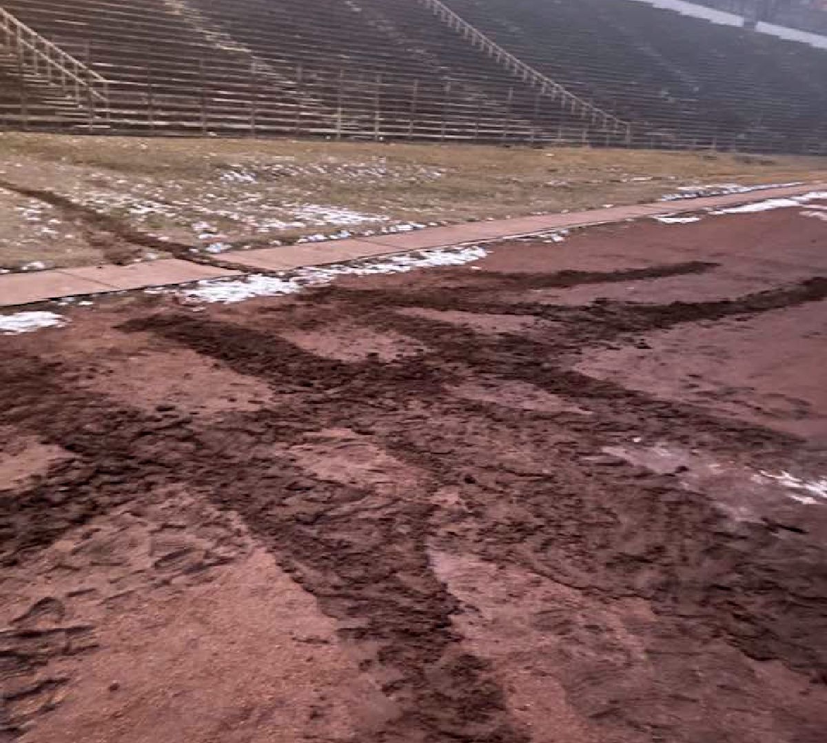 Stadionul istoric al României, transformat în tabără de refugiați, la cererea ONU! Antrenorii acuză că ISU și-a bătut joc de pista de atletism: „Dacă-i lăsam, o distrugeau complet”