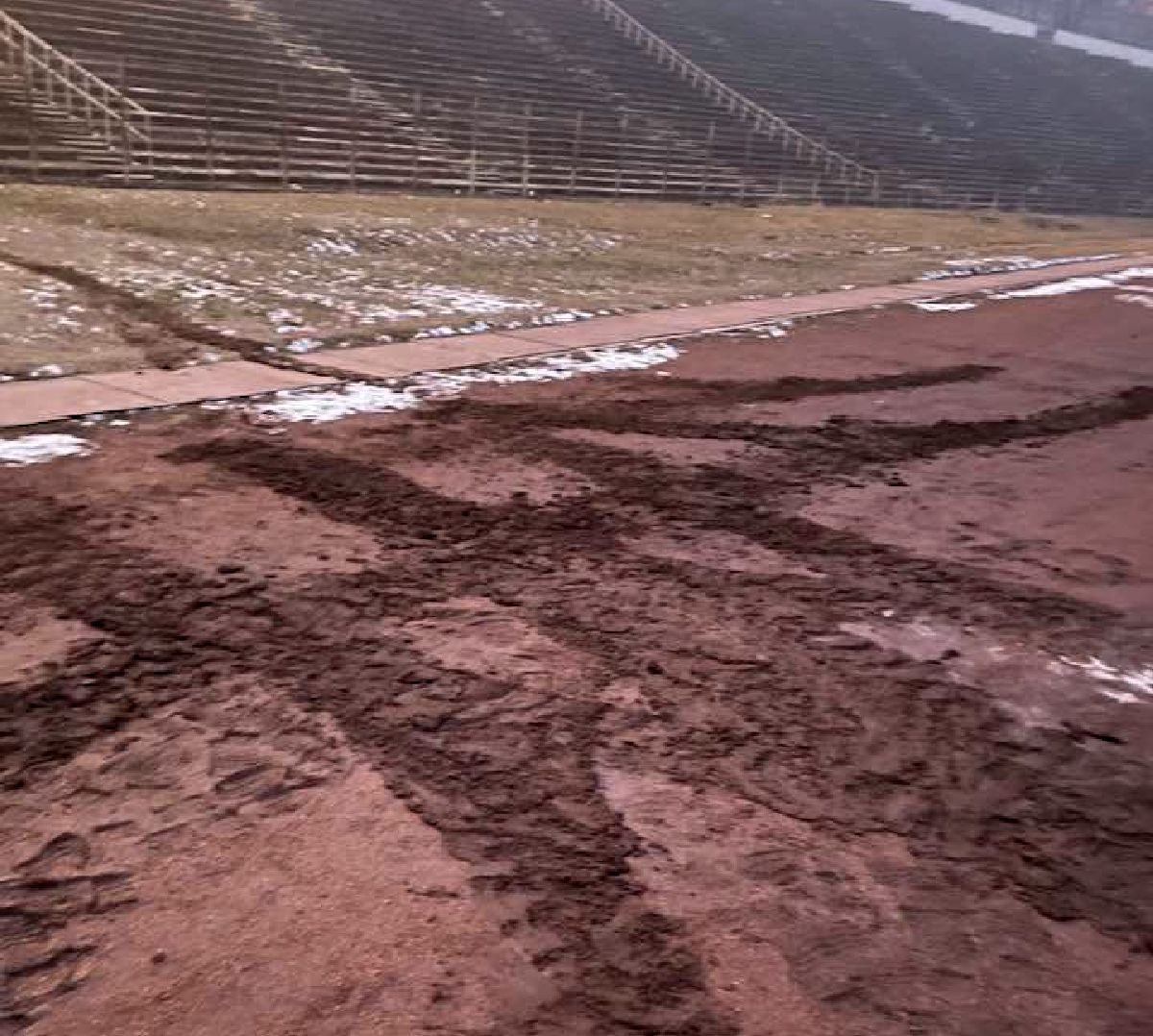 Stadionul „Dunărea” din Galați, transformat în tabără mobilă de refugiați - imagini de pe arena istorică a României