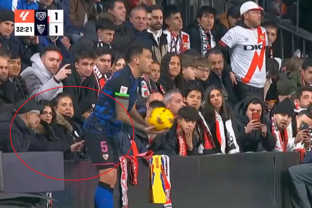 Incident obscen nemaivăzut, la Madrid. Fotbalistul lui FC Sevilla, agresat sexual de un spectator în timpul meciului!