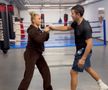 Anamaria Prodan a intrat în sală și învață mișcări de box de la iubit! Imagini de la antrenament