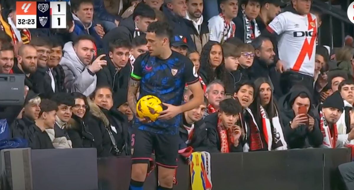 Incident obscen nemaivăzut, la Madrid. Fotbalistul lui FC Sevilla, agresat sexual de un spectator în timpul meciului!