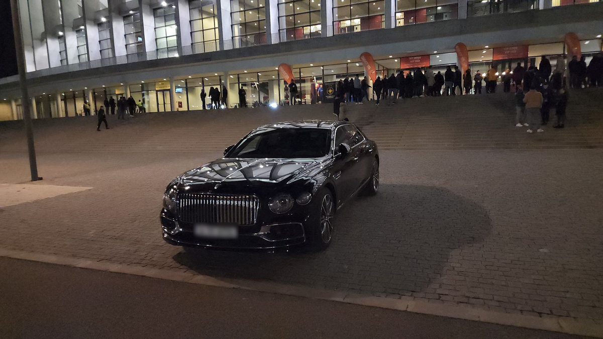 Teia Sponte a venit la FCSB - Farul cu un Bentley Flying Spur A