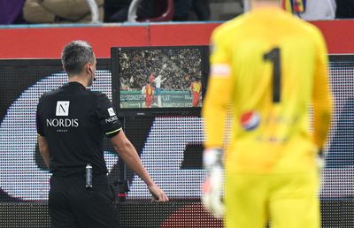 Premieră mondială? Expertul în arbitraj, șocat de comunicatul emis de FRF, după FCSB - Farul: „E prima dată când aud asta”