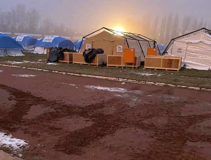 Stadionul „Dunărea” din Galați a fost transformat, temporar, într-o tabără mobilă de refugiați / Sursă foto: Facebook@ Nicolae Ciocan