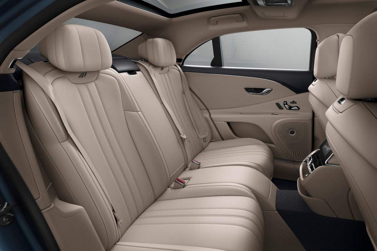 Teia Sponte a venit la FCSB - Farul cu un Bentley Flying Spur A