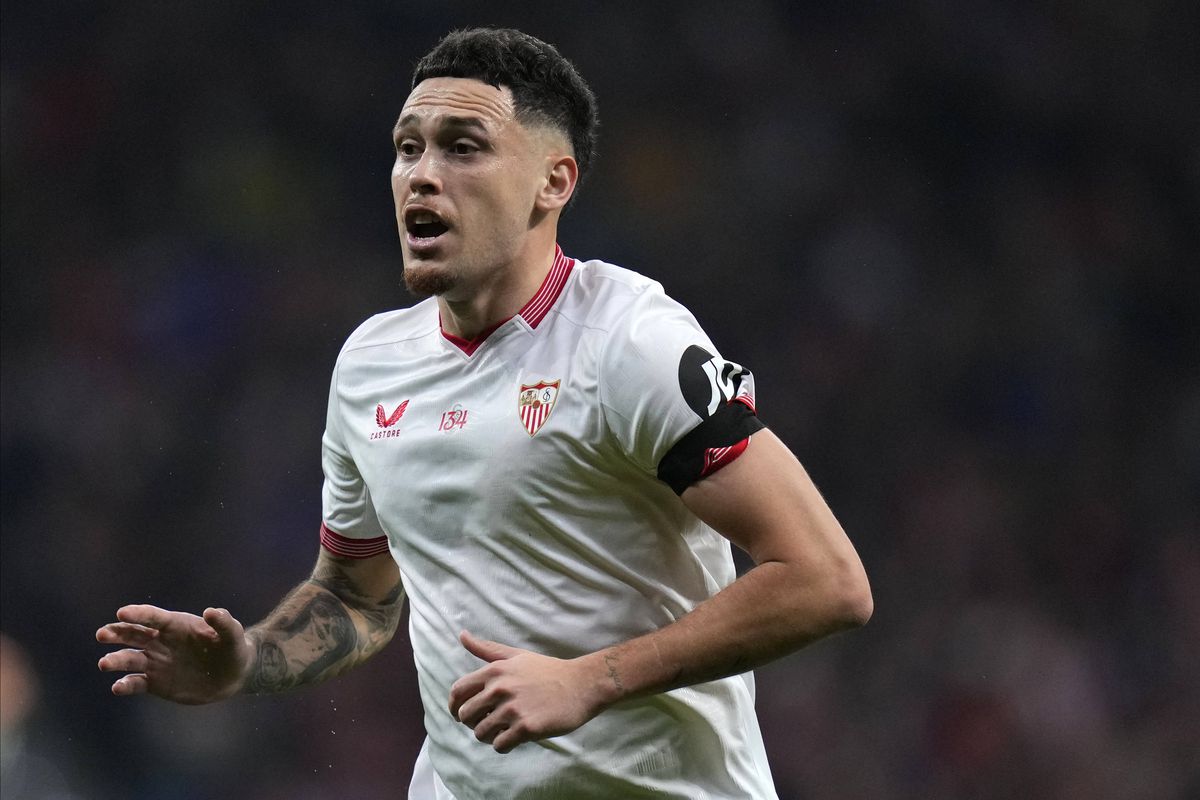 Incident obscen nemaivăzut, la Madrid. Fotbalistul lui FC Sevilla, agresat sexual de un spectator în timpul meciului!