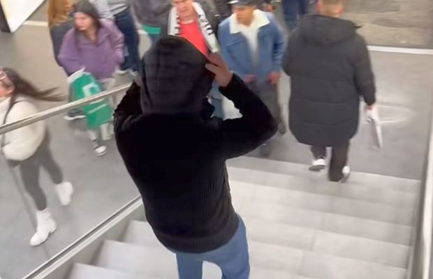 „Hoț român! Mi-a băgat mâna în buzunar!”. Magicianul Robert Tudor a postat filmarea » Incident în magazinul lui Real Madrid