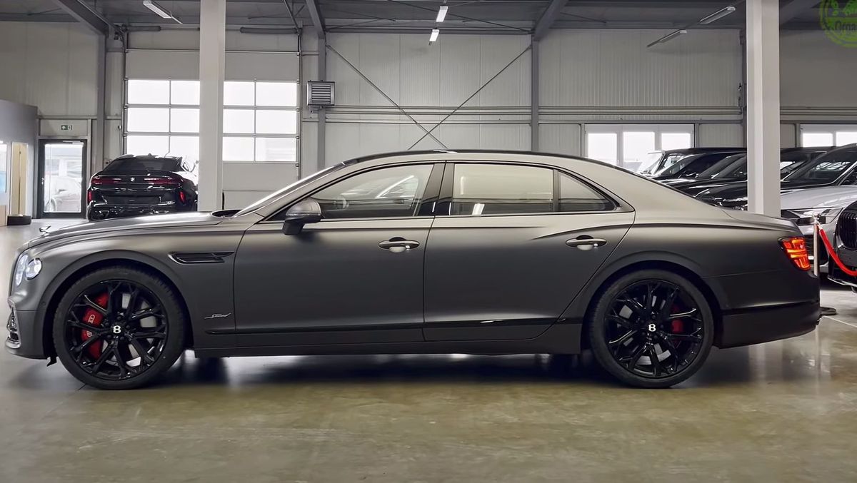 Teia Sponte a venit la FCSB - Farul cu un Bentley Flying Spur A