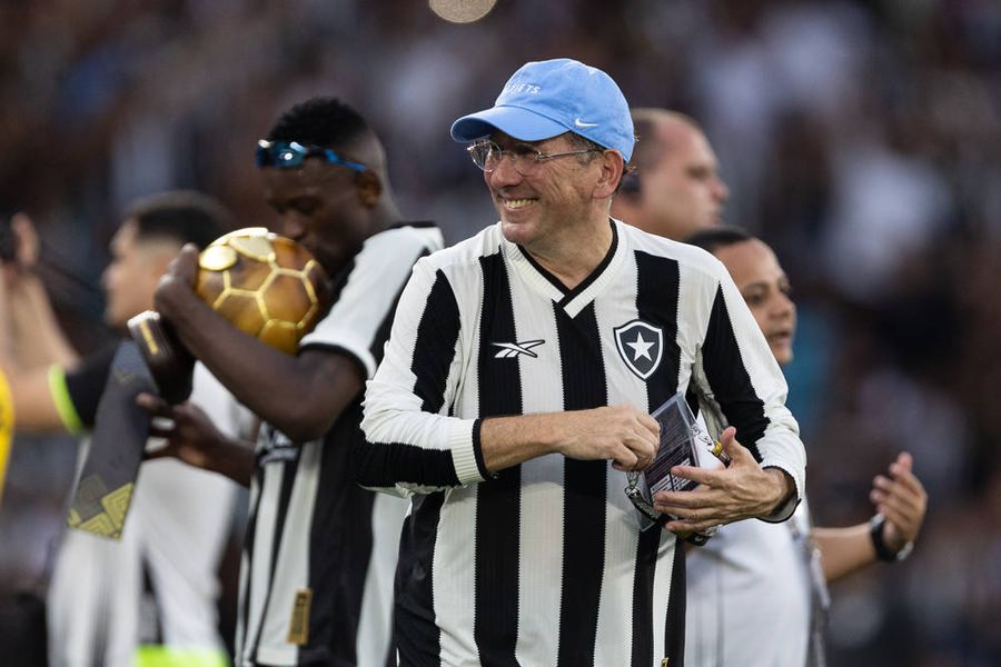 Cine e controversatul proprietar al lui Lyon » Acuzat că a deturnat bani de la un alt club pentru a salva echipa! L-a vrut și pe Mircea Lucescu în Franța