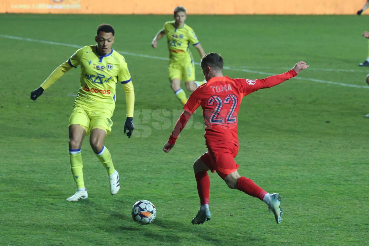 Petrolul - FCSB 0-0. „Mercedesul” lui Becali a făcut pană la Ploiești » Noua ierarhie din Superliga