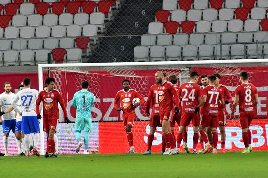 Sepsi a deschis scorul din penalty împotriva „rechinilor” / FOTO: Bogdan Bălaș (GSP)