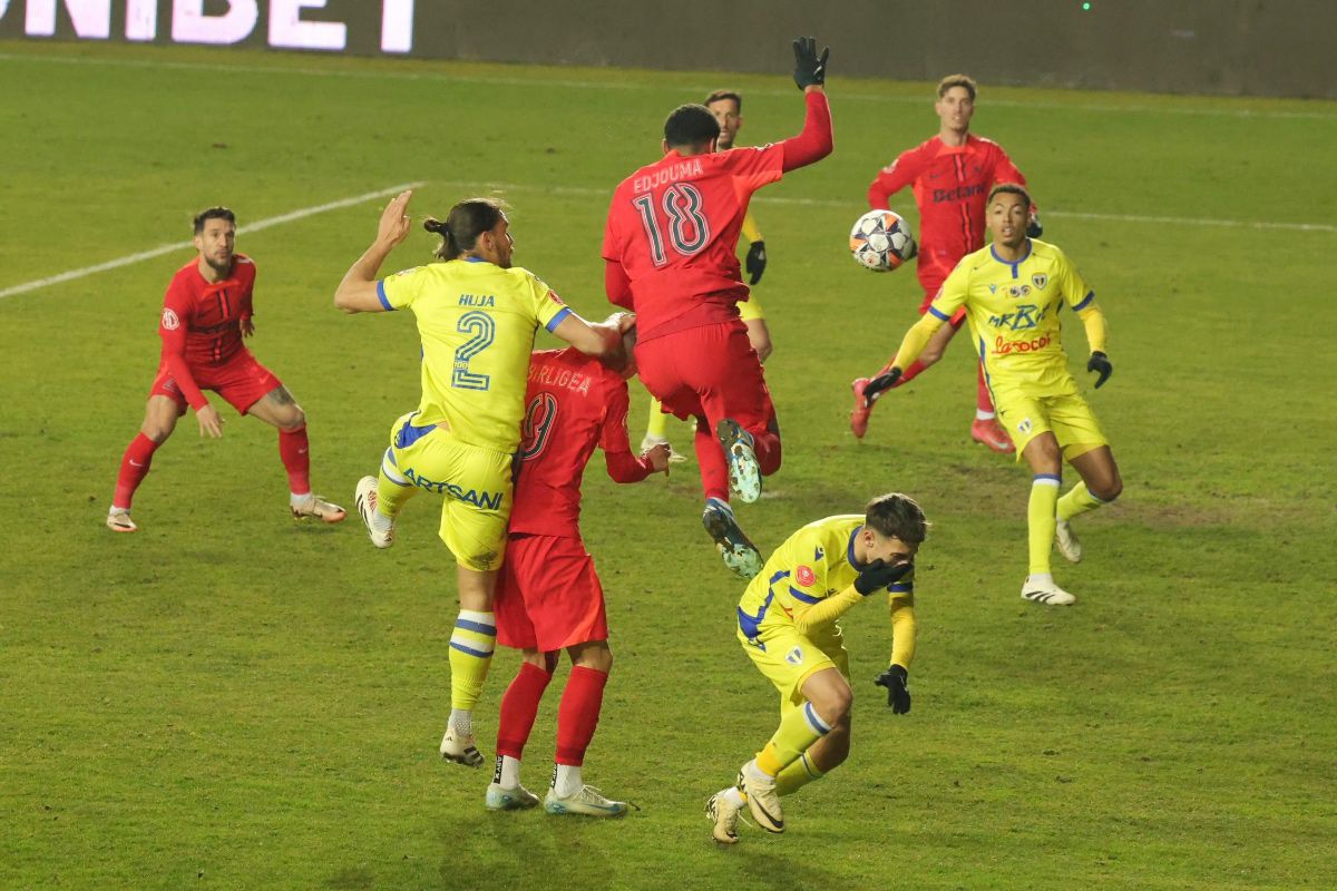Petrolul - FCSB 0-0. „Mercedesul” lui Becali a făcut pană la Ploiești » Noua ierarhie din Superliga