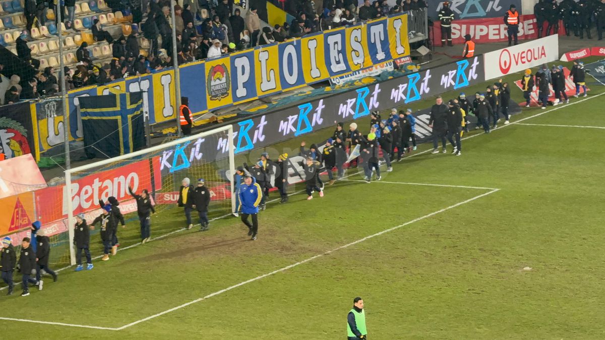 Nu s-a văzut la TV » „Invazie” la pauza duelului Petrolul - FCSB