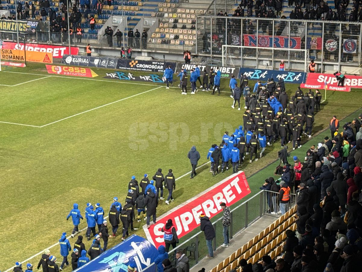 Nu s-a văzut la TV » „Invazie” la pauza duelului Petrolul - FCSB