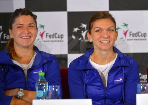 Alexandra Dulgheru și Simona Halep, în 2015