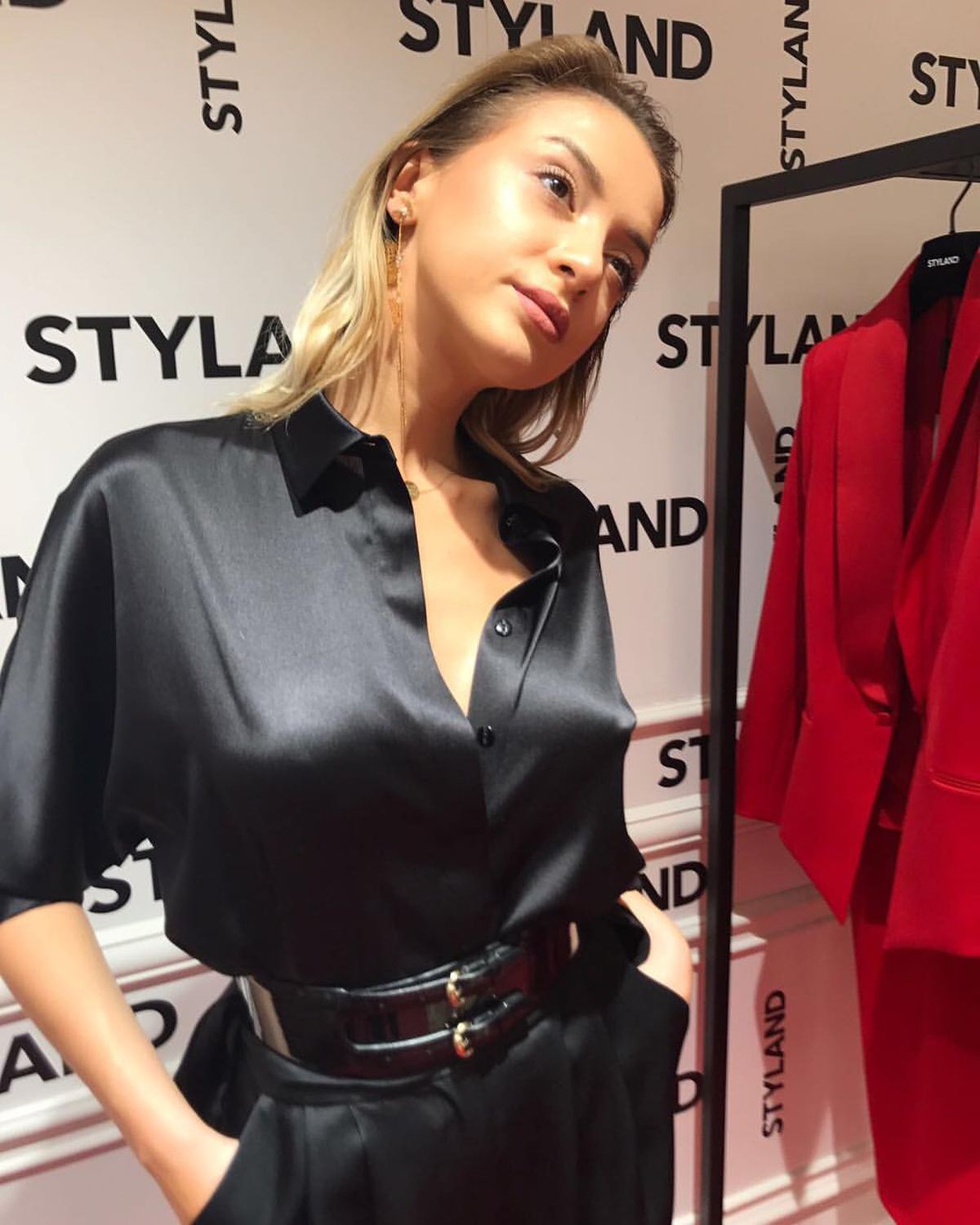 Cine este frumusețea enigmatică de la Survivor România 2025  » Abandonată de mamă pentru un bodyguard, apoi și de tatăl vitreg: „Am țipat cât tot cartierul”