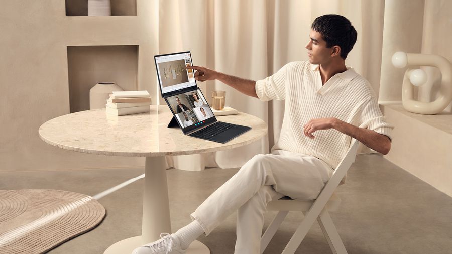 ASUS Zenbook DUO (UX8406): versatilitate pe mai multe ecrane