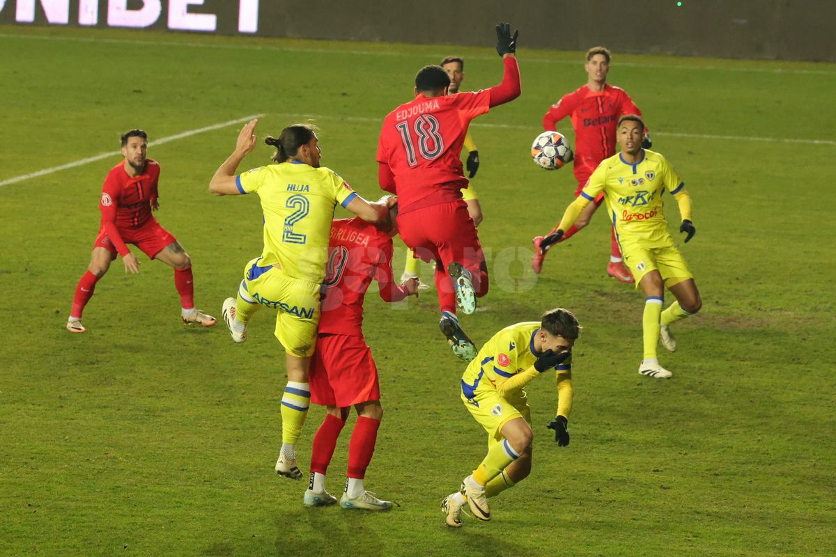 Mircea Lucescu l-a convins pe Gigi Becali să facă transferul în miez de noapte: „Băi, voiam să îl iau și la echipa națională!” » FCSB a plusat imediat cu 45.000 de euro