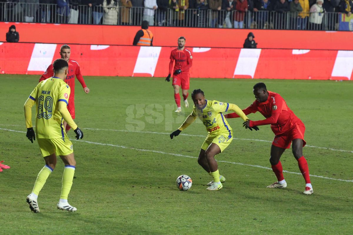 Petrolul - FCSB 0-0. „Mercedesul” lui Becali a făcut pană la Ploiești » Noua ierarhie din Superliga