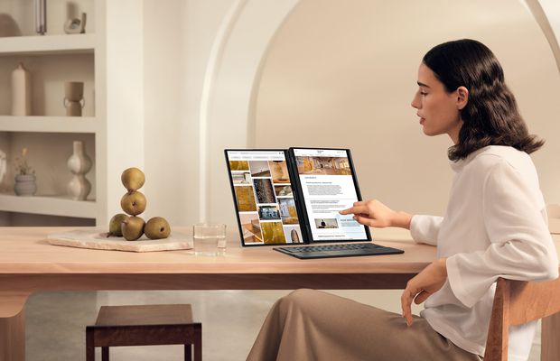 ASUS Zenbook DUO (UX8406): versatilitate pe mai multe ecrane