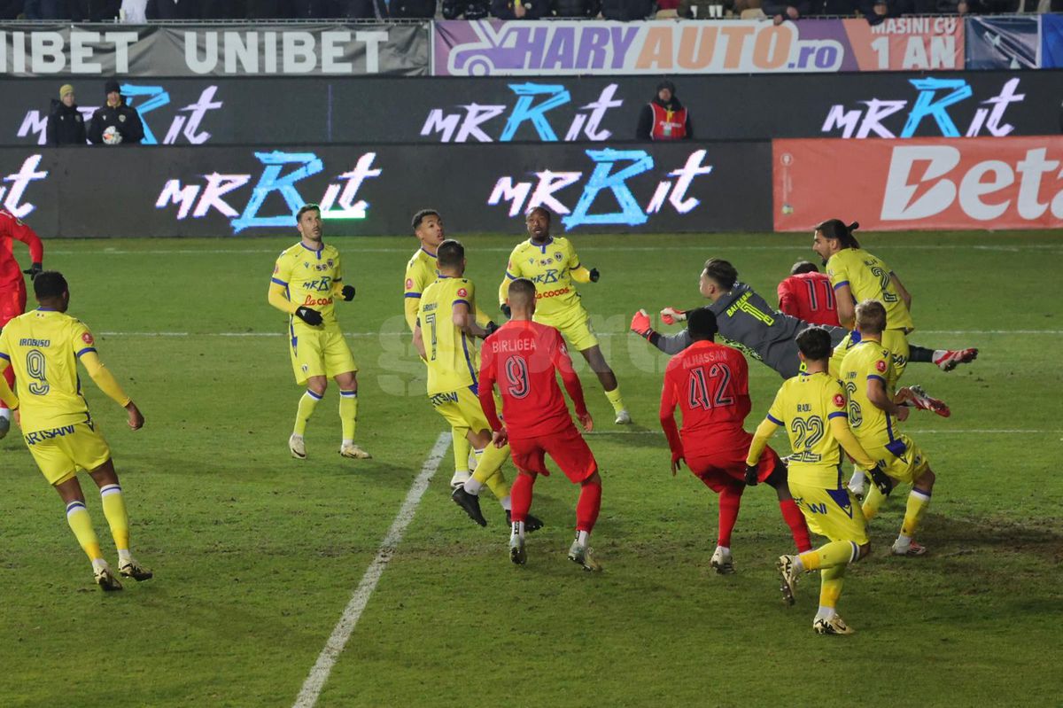 Petrolul - FCSB 0-0. „Mercedesul” lui Becali a făcut pană la Ploiești » Noua ierarhie din Superliga