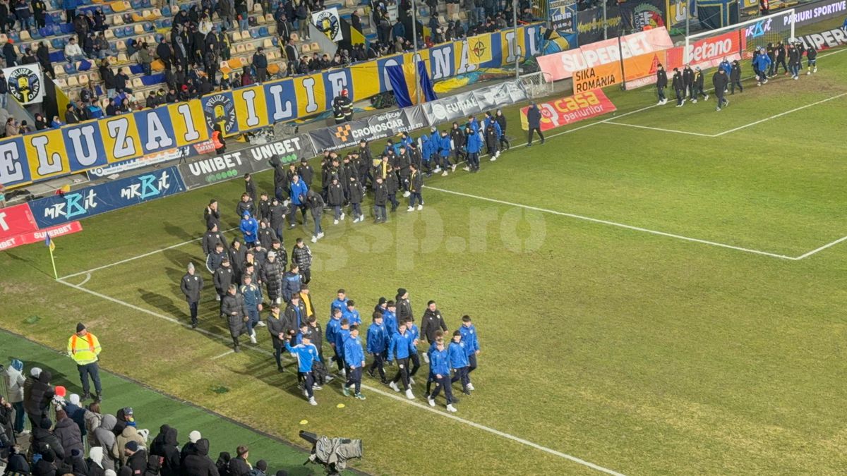 Nu s-a văzut la TV » „Invazie” la pauza duelului Petrolul - FCSB