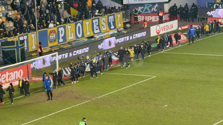 Hundreds of children, on the field at the break of Petrol's match - FCSB / PHOTO: Andrei provides GSP