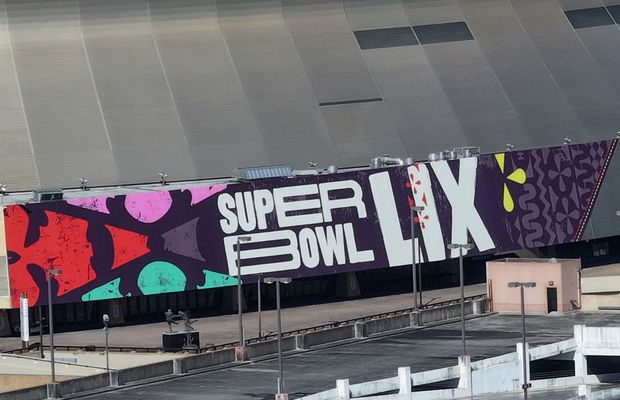Cifre aiuritoare la Super Bowl 2025: 57.000 de dolari un bilet în tribune și un miliard de aripioare picante!